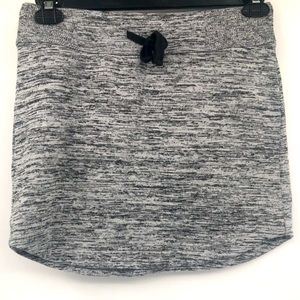 NWOT Athleta adorable skirt that can also be worn in Fall! Size S
